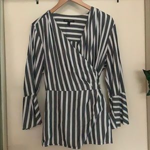 Banana republic grey and white wraparound blouse